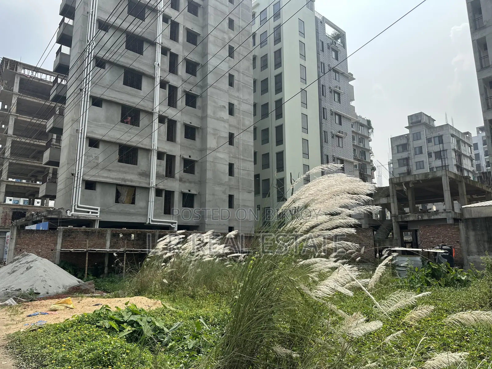 Block-L, 5-Katha, Near 300' 130' Wide Road, Bashundhara R/A in Basundhara