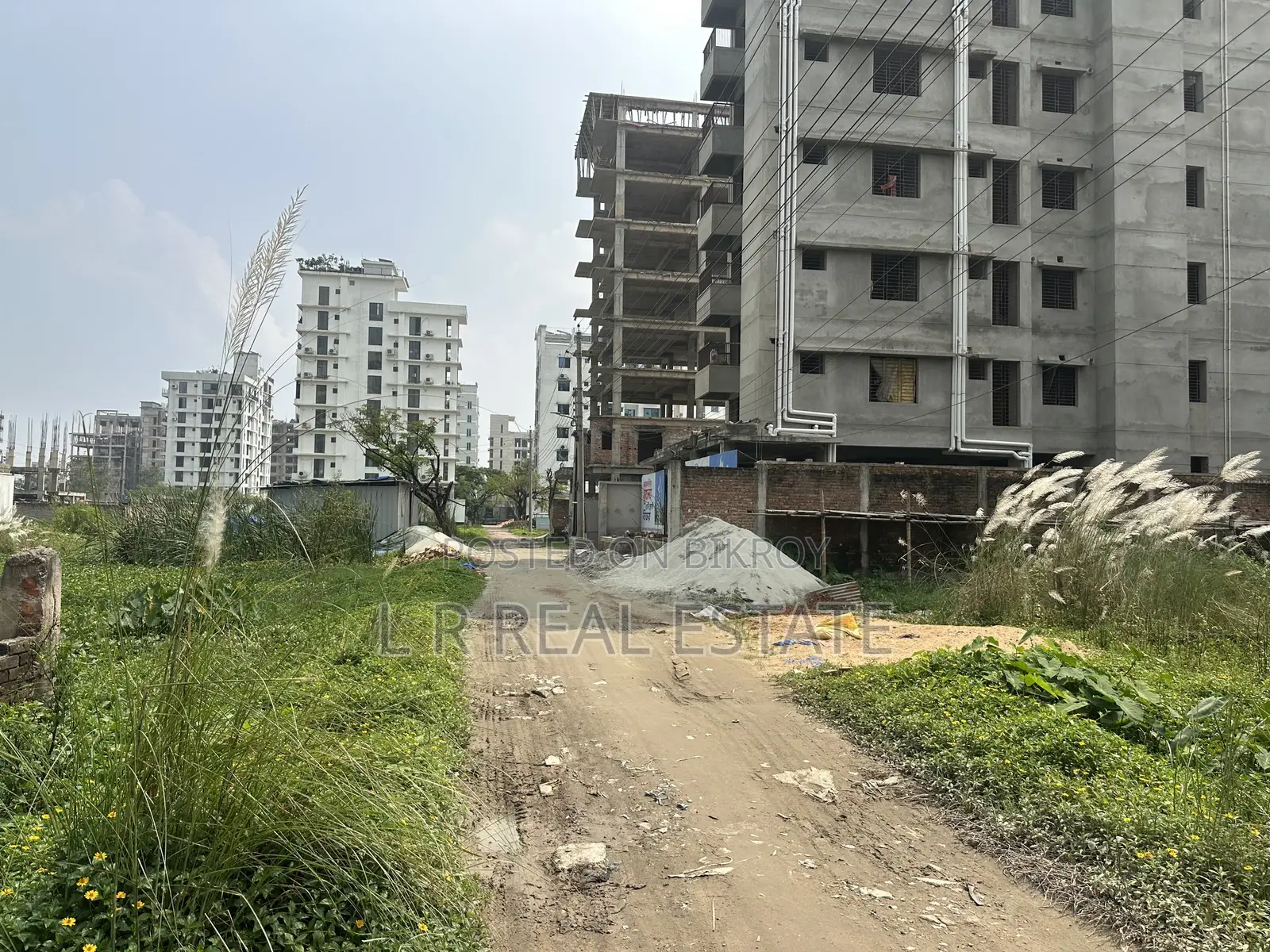 Block-L, 5-Katha, Near 300' 130' Wide Road, Bashundhara R/A in Basundhara
