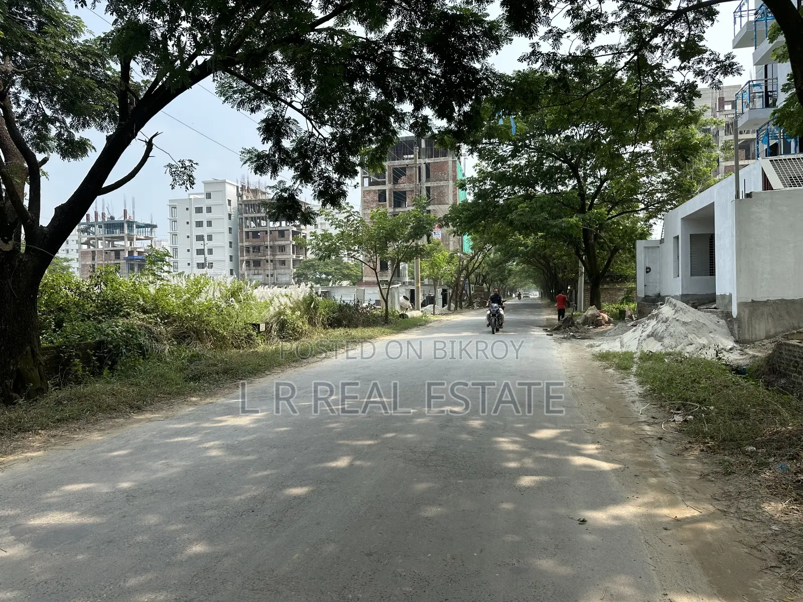 Block-M, 3-Katha, South-Facing, Front 40' Road, Bashundhara R/A in Basundhara