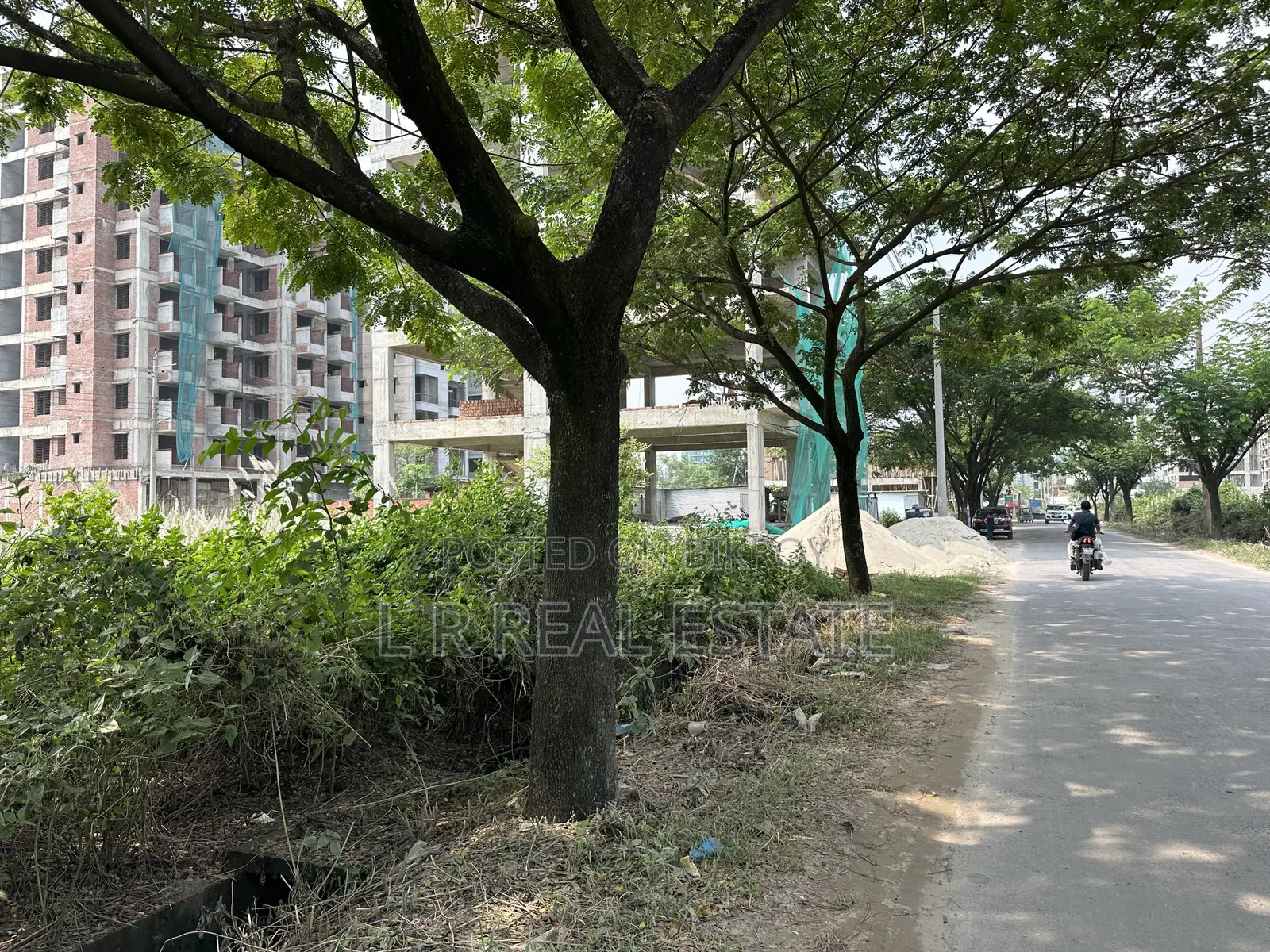 Block-M, 3-Katha, South-Facing, Front 40' Road, Bashundhara R/A in Basundhara