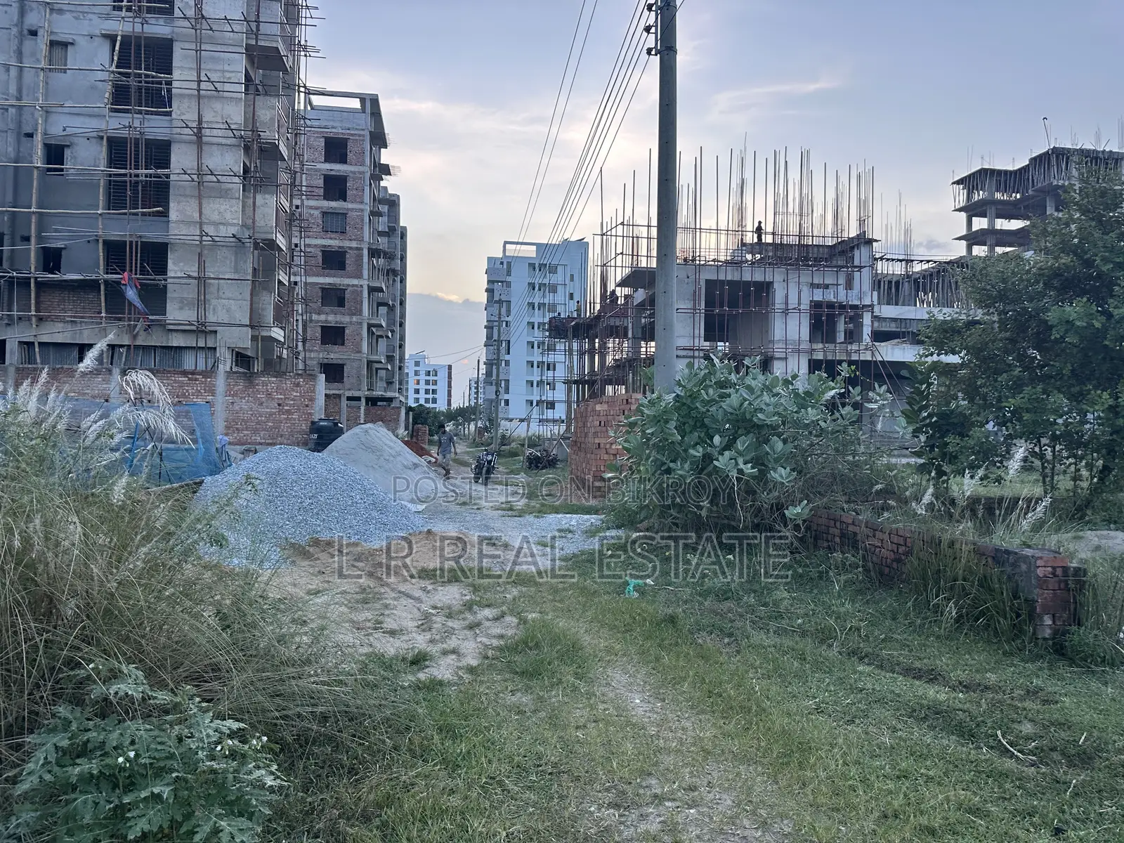 Block-M,(4+4)=8 Katha,South-Facing, Near- L Block,Bashundhara in Basundhara