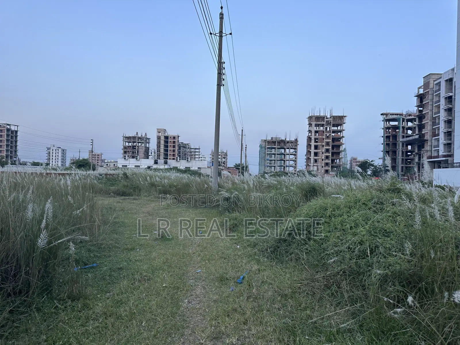 Block-M,(4+4)=8 Katha,South-Facing, Near- L Block,Bashundhara in Basundhara