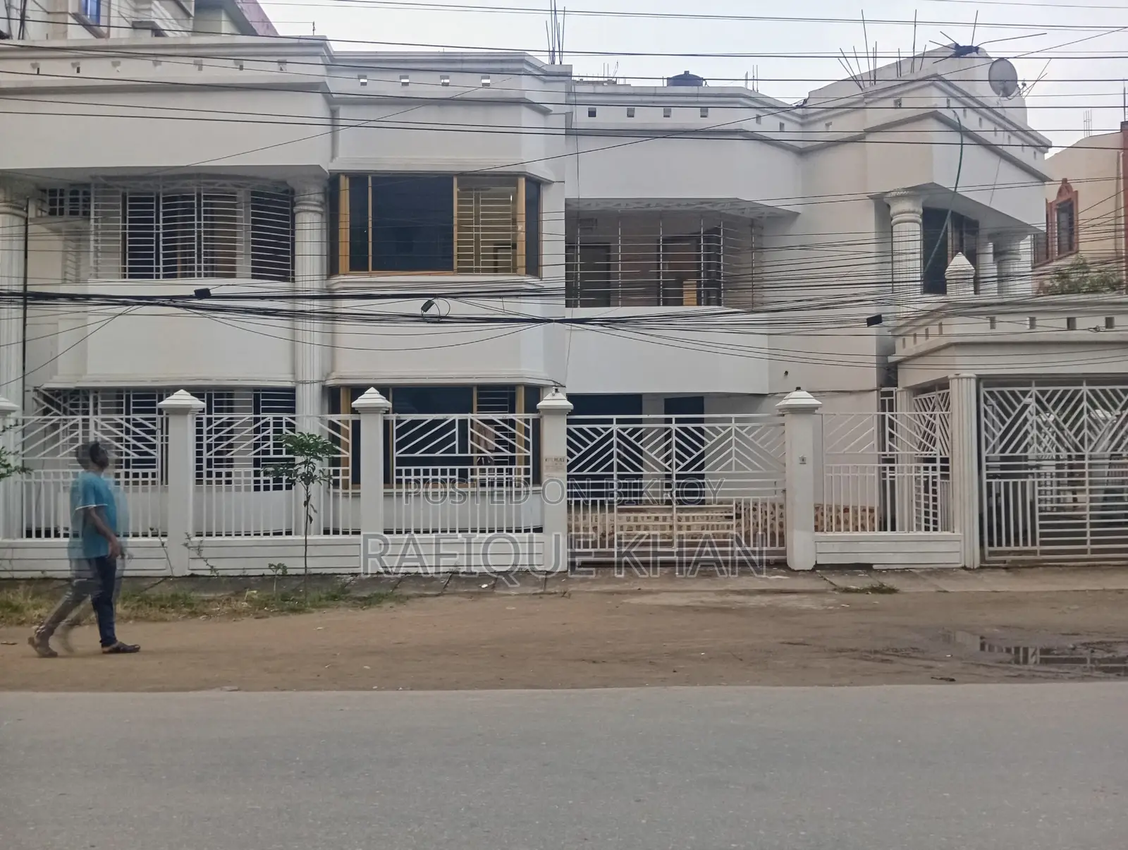 Furnished 5-Bedroom Apartment in White Place, Uposhohor for Rent in Uposhohor