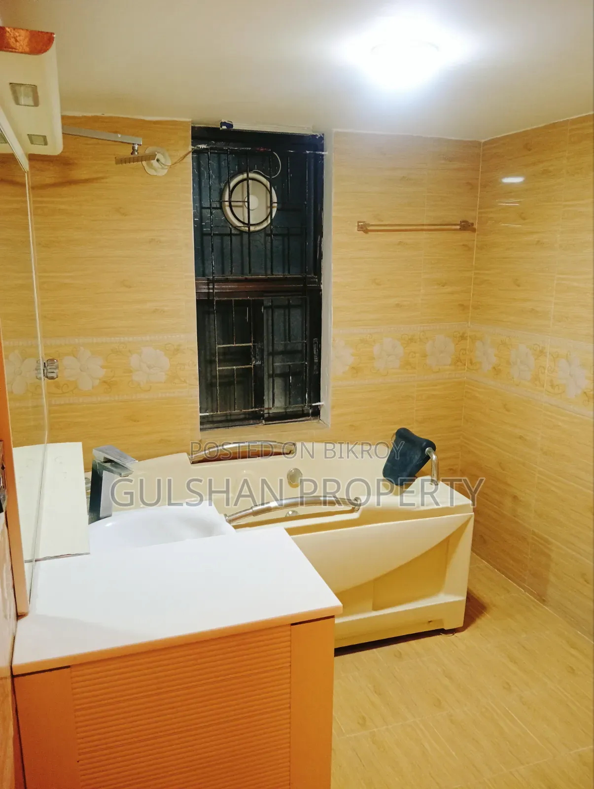 Furnished 4-Bedroom Bedsitter in Hotel Six Seasons, Gulshan for Rent in Gulshan