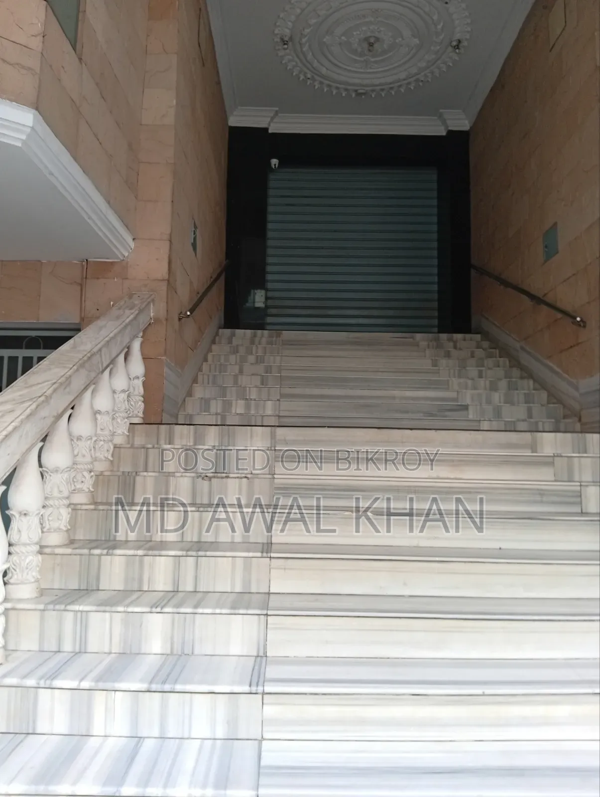 A Commercial Building for Rent at Gulshan 1 in Gulshan