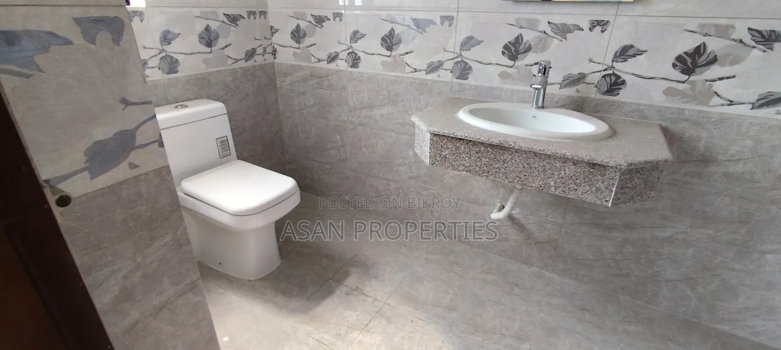 3 Bedroom Apartment in Central Road for sale in Elephant Road