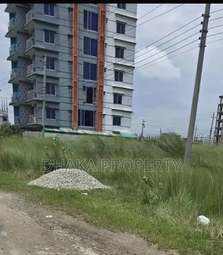 300ft Expressway 5 Katha Lake North at Sector-10 in Purbachal