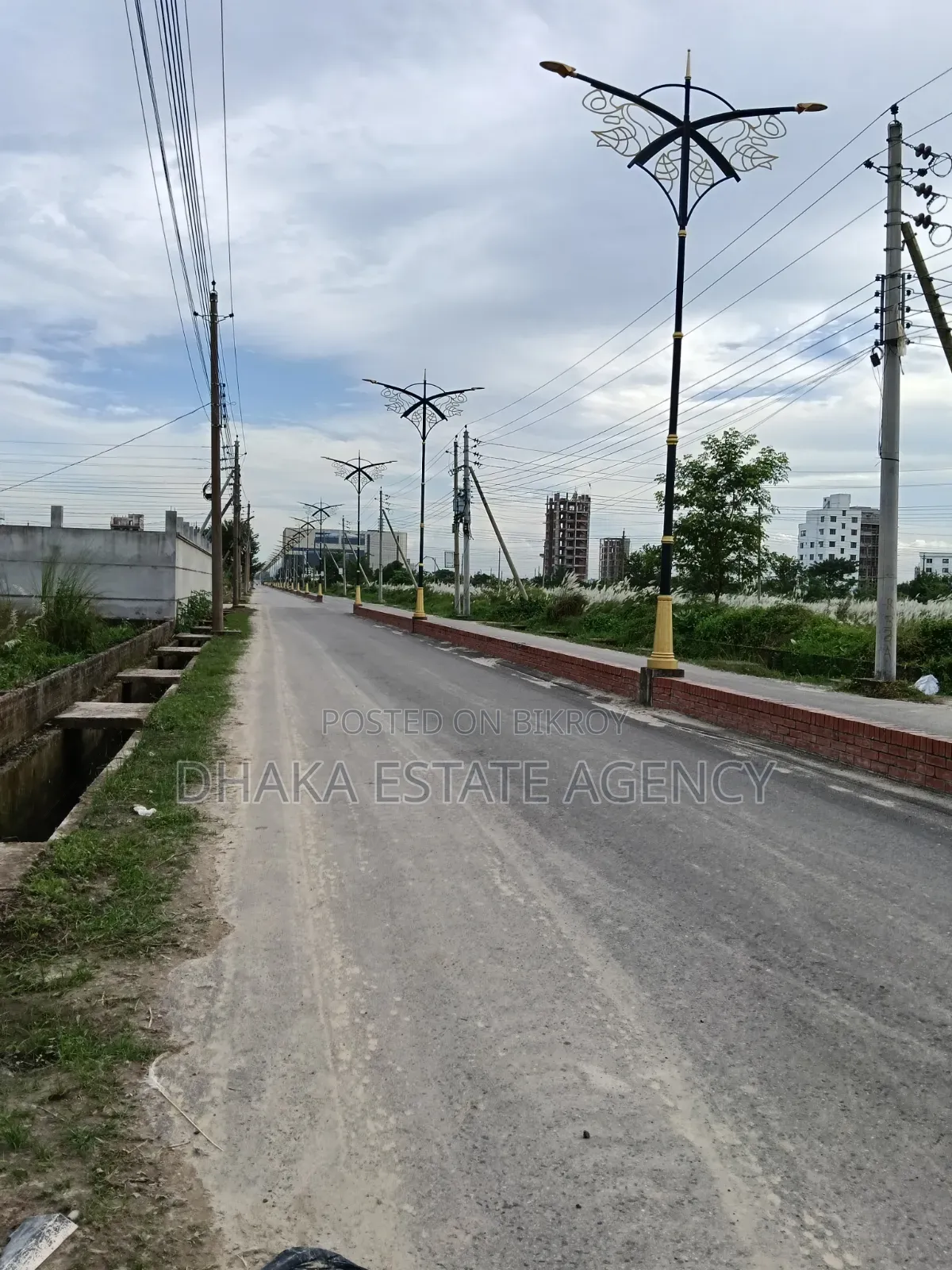 Block-N, South-Facing 3+3=6 Katha Plot for Sale in Basundhara