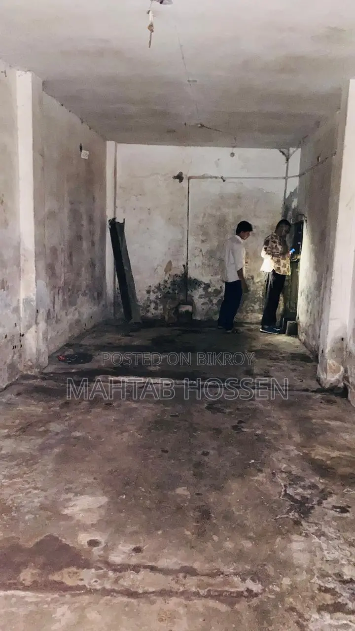 600 Sq Ft Office/Godown for Rent in Bangshal