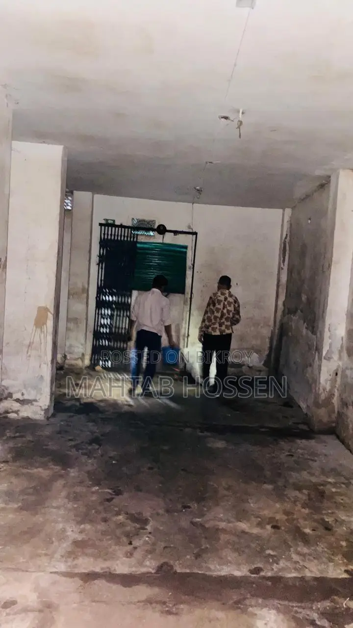 600 Sq Ft Office/Godown for Rent in Bangshal