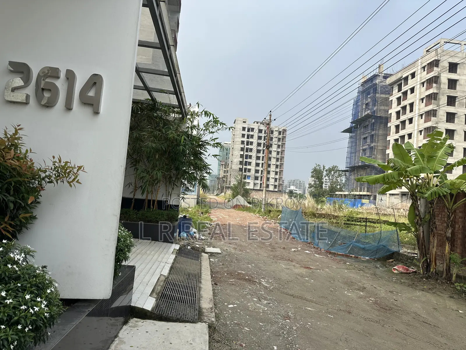 M-Block, 10-Katha, South-Facing, 7' Boundary Done, Bashundhara R/A in Basundhara