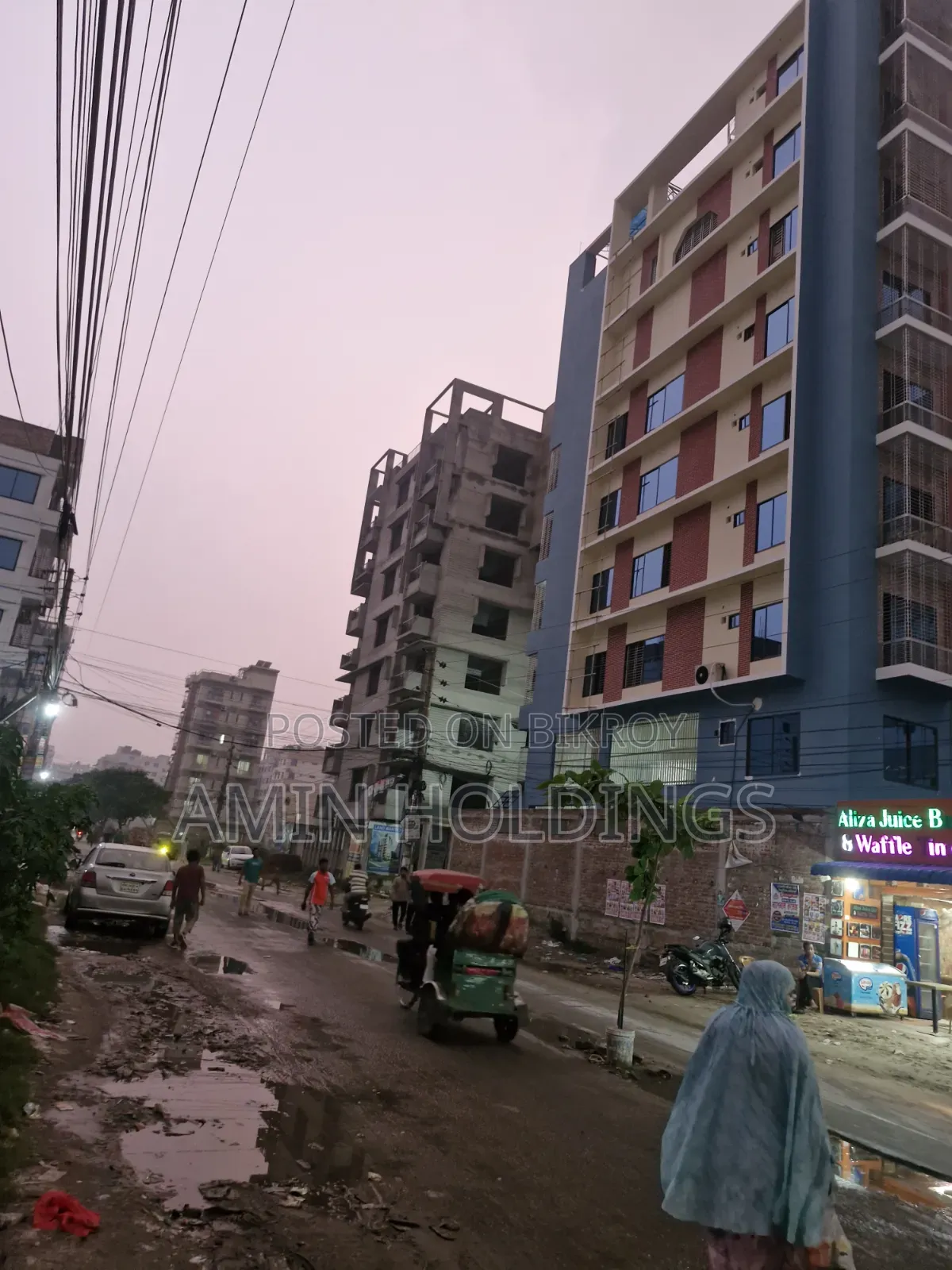 10 Katha South-Facing Commercial Plot on Avenue Road, Block D, Aftabnagar in Aftab Nagar