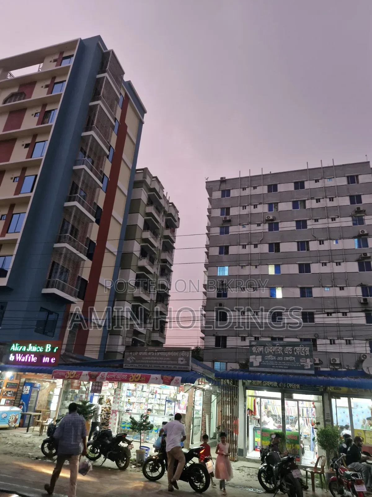 10 Katha South-Facing Commercial Plot on Avenue Road, Block D, Aftabnagar in Aftab Nagar