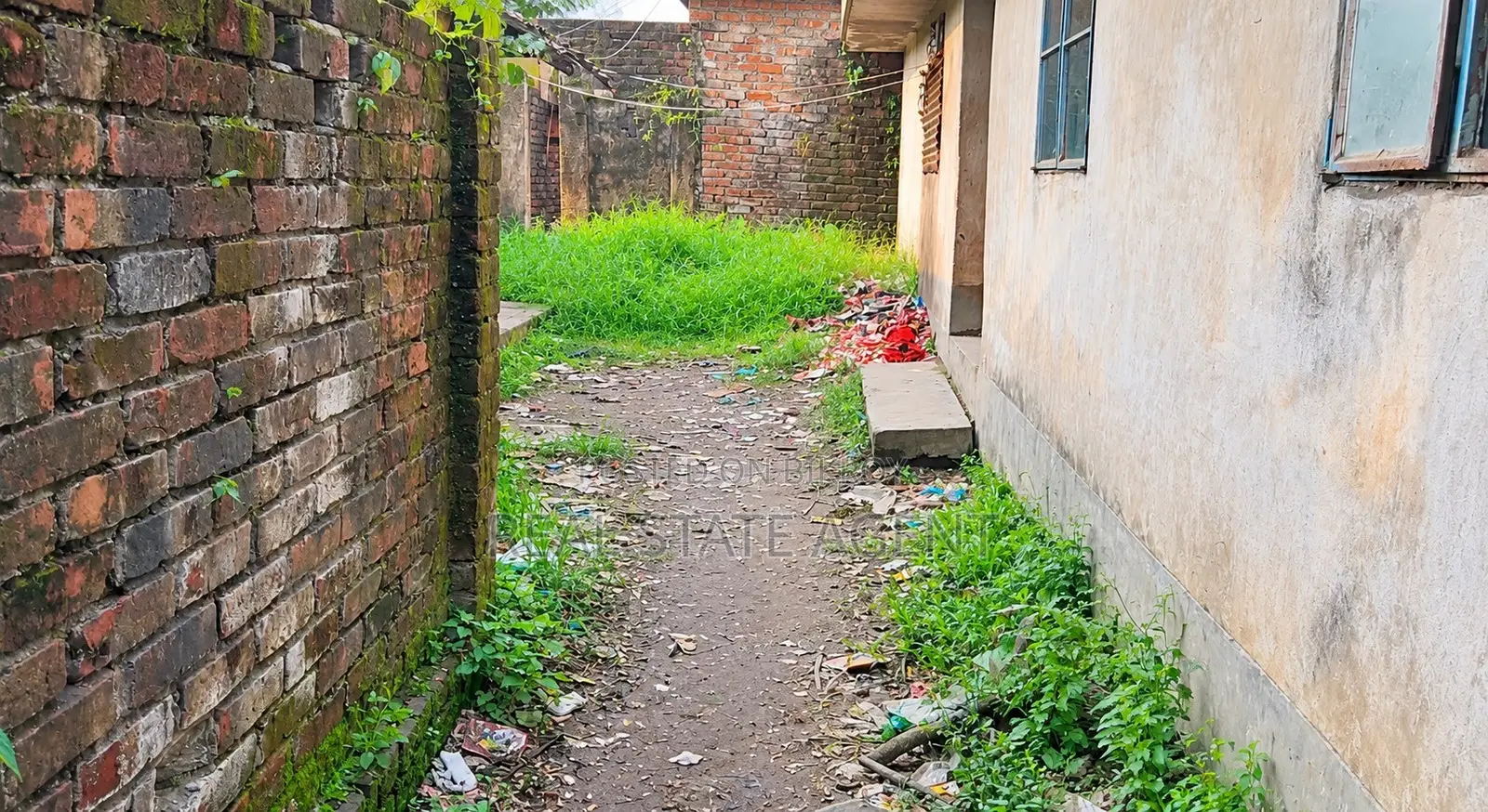 2 gonda 1 kora empty land for sale. Around Mayuri Club in Cornelhat