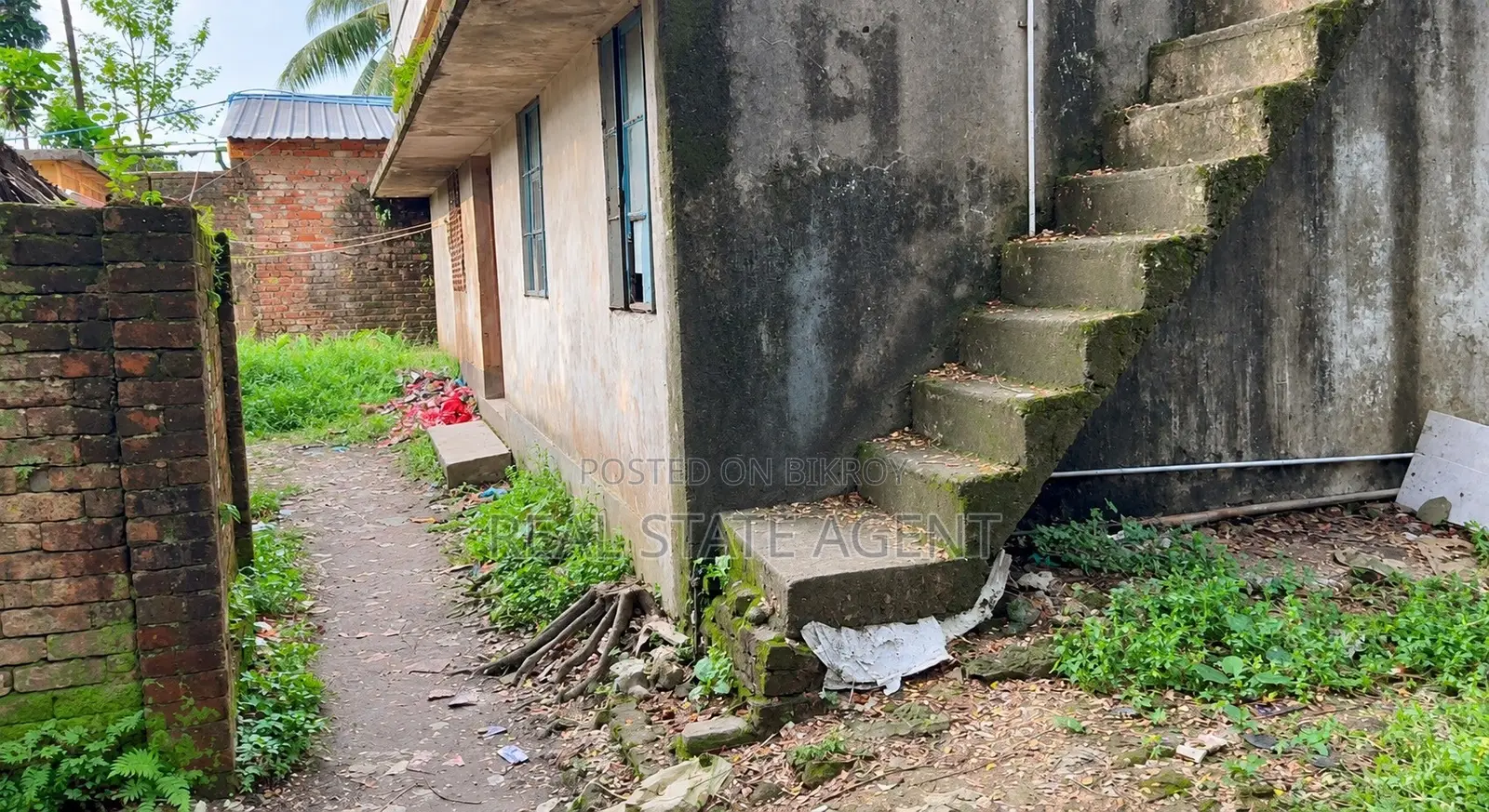 2 gonda 1 kora empty land for sale. Around Mayuri Club in Cornelhat