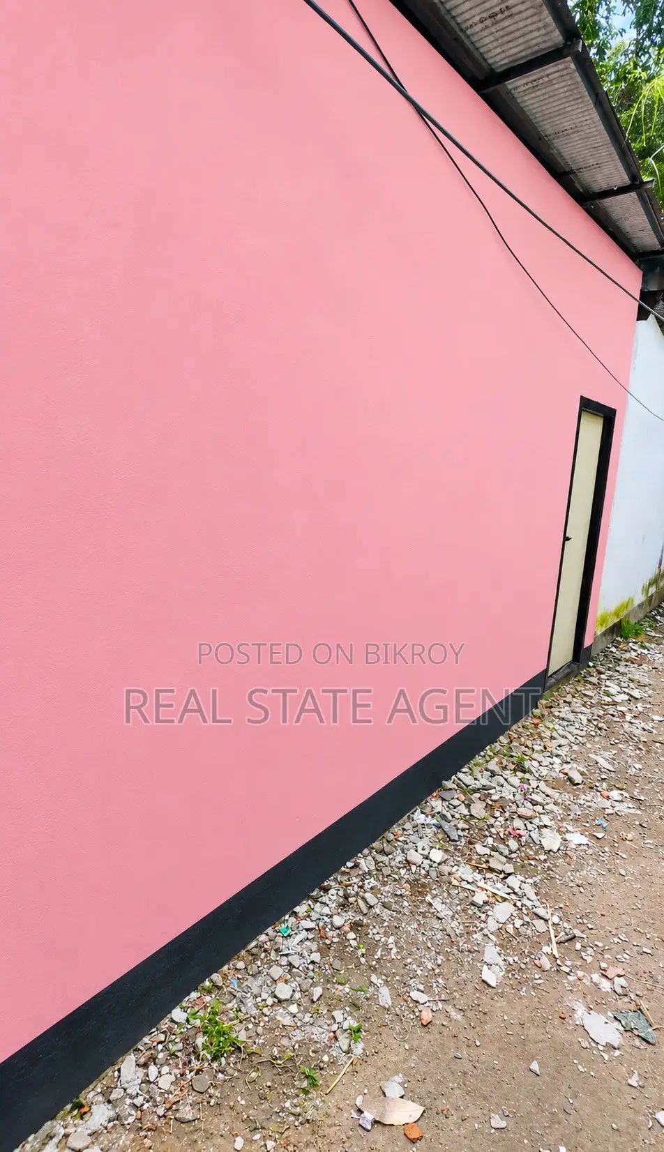 8-Bedroom House in Cornelhat for Sale in Cornelhat