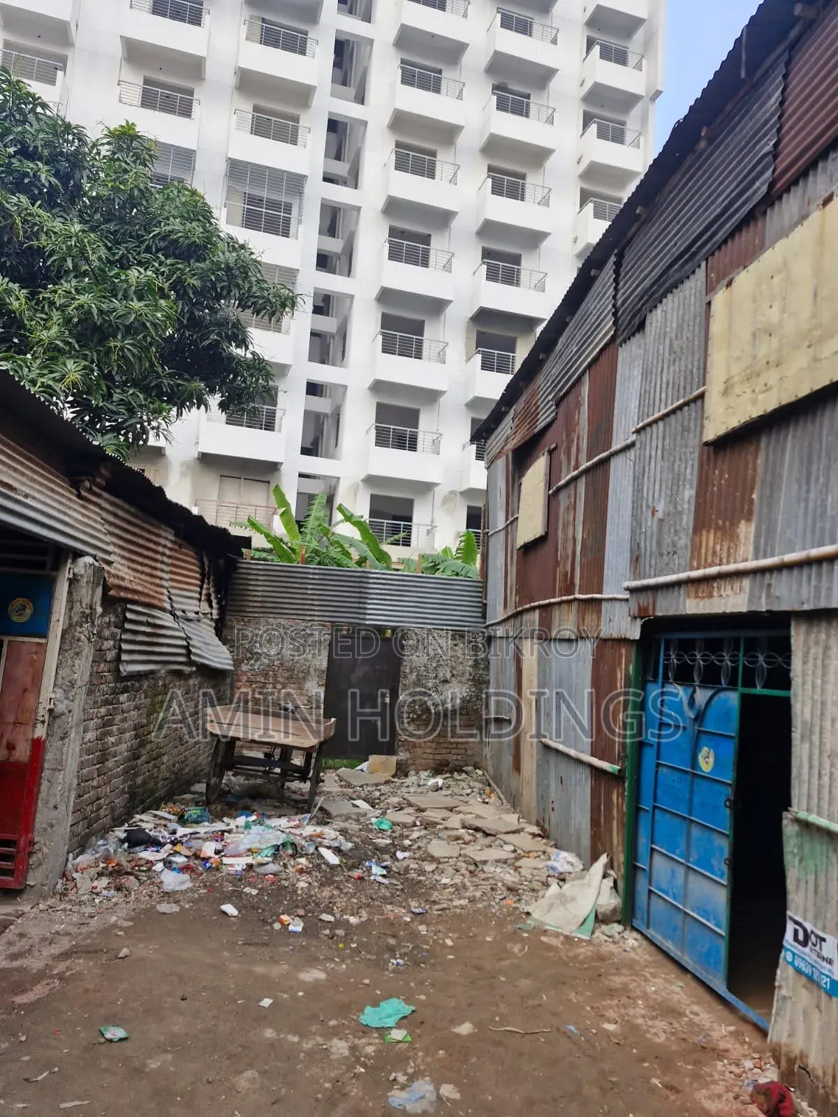 4 katha of land with boundary wall is for sale in Purba Rampura Jamtola. in Rampura