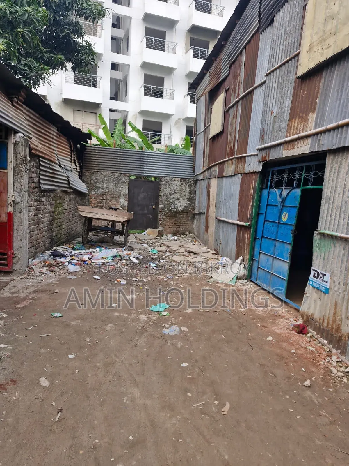 4 katha of land with boundary wall is for sale in Purba Rampura Jamtola. in Rampura