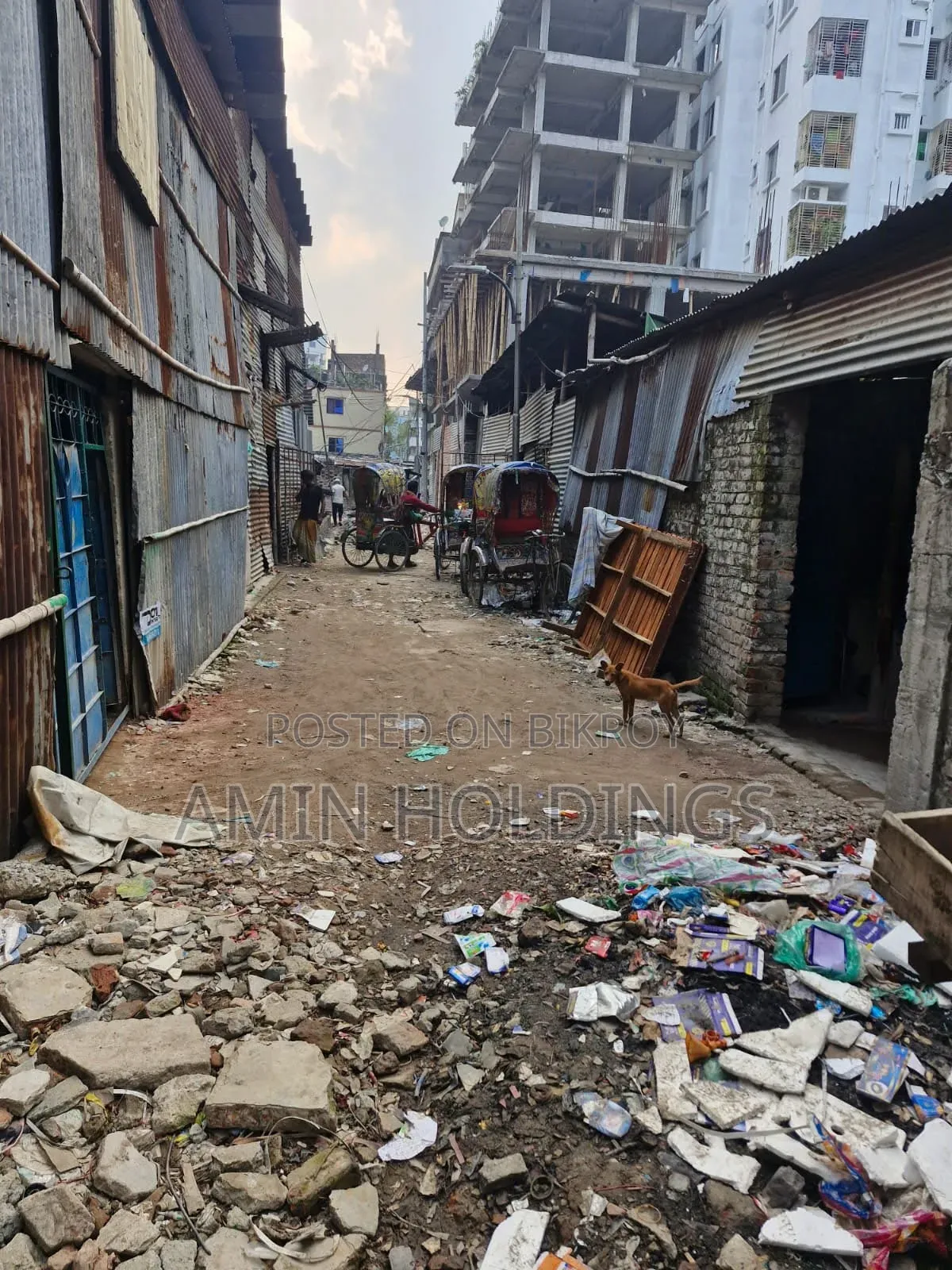 4 katha of land with boundary wall is for sale in Purba Rampura Jamtola. in Rampura